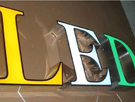 扶风介绍LED招牌的基础知识。